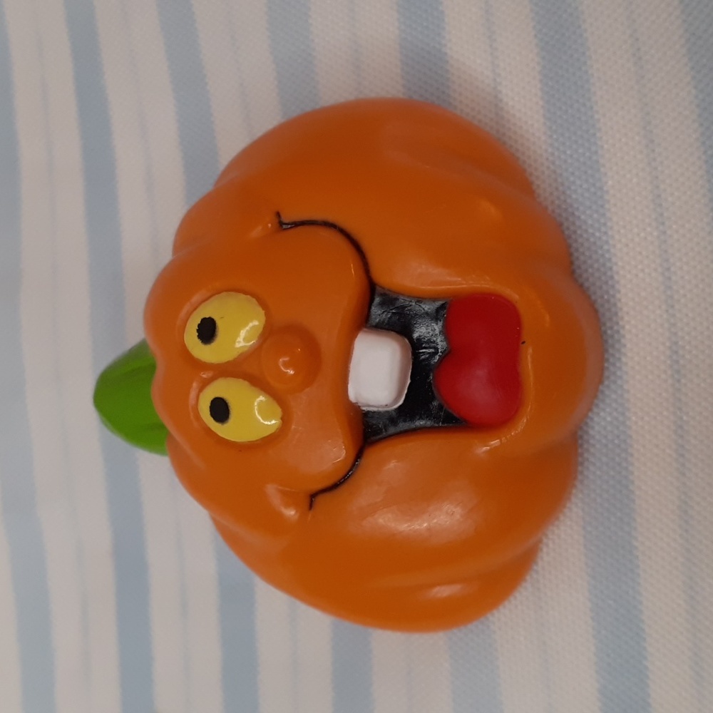 Russ Halloween Jack-O-Lantern Pumpkin Plastic Pin
